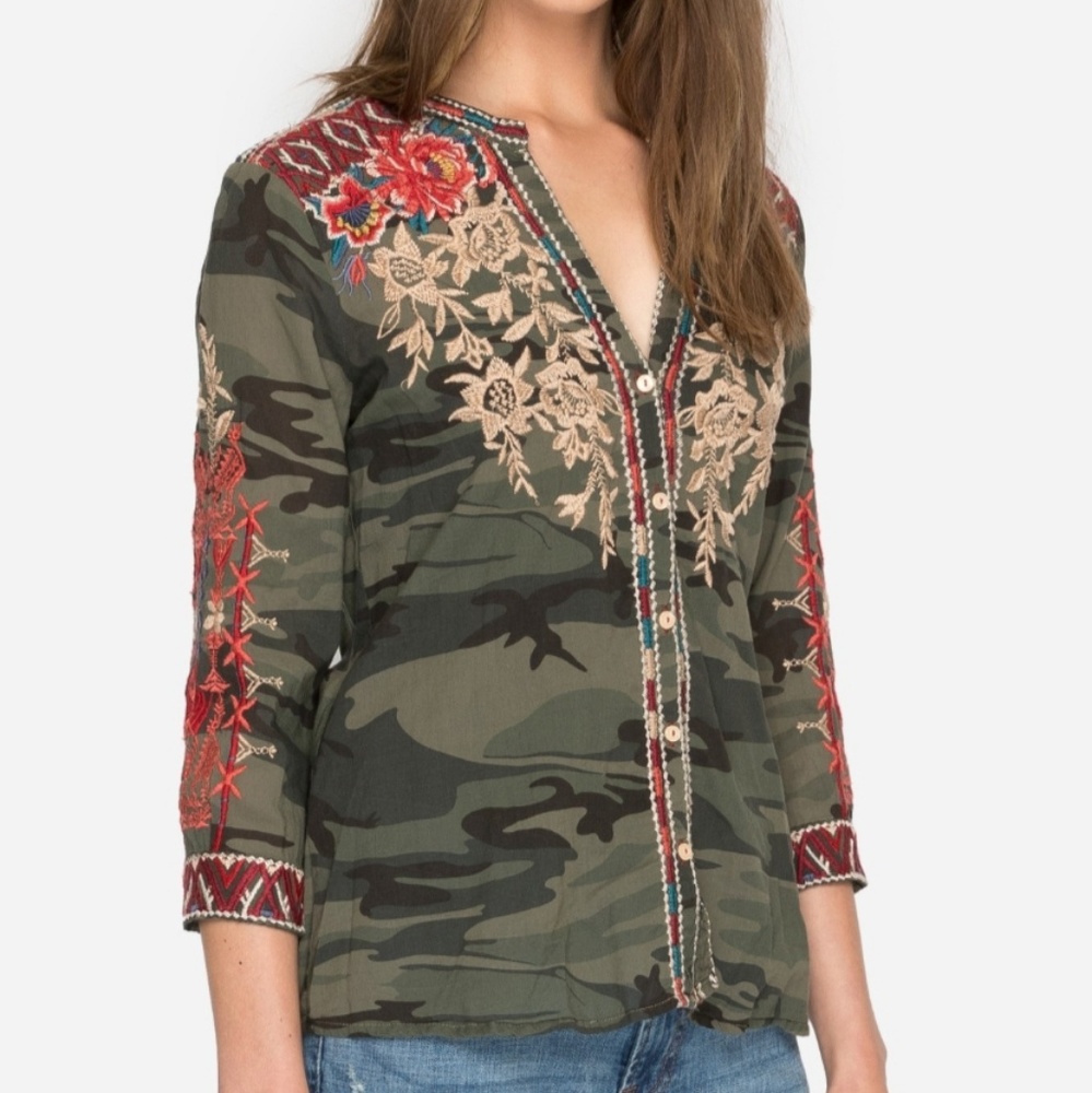 Johnny was VERONICA V-NECK BUTTON DOWN - Picture 3 of 7